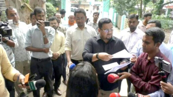অনুপস্থিত থেকেও হাজিরা দেওয়ায় ক্ষোভ ভূমি প্রতিমন্ত্রীর