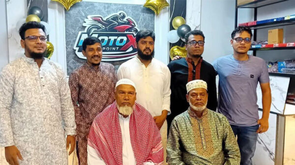 ফতুল্লায় মসজিদের টাকা মেরে কোটিপতি বাবুল-হেনা! দুদকের তদন্তের দাবী!!
